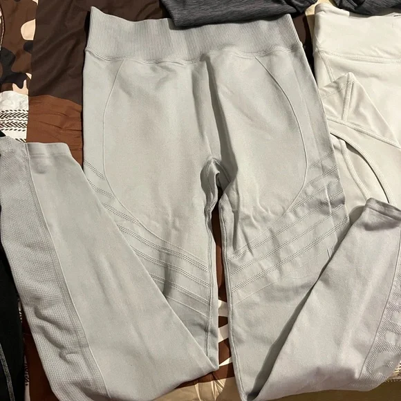 (3) EUC VS PINK LEGGINGS SIZE LARGE - Picture 2 of 9